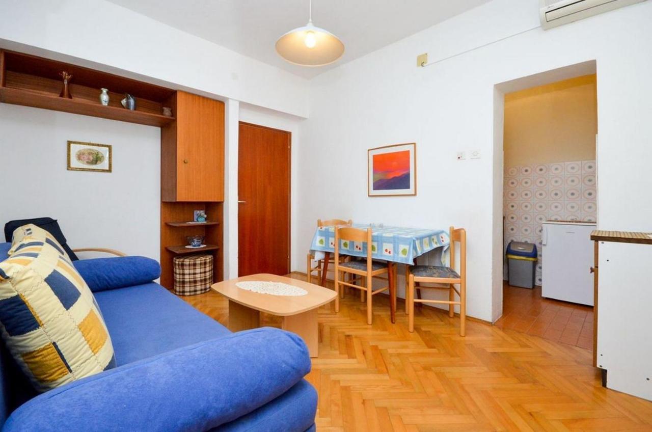 Apartment And Rooms Biserka Novalja Bagian luar foto